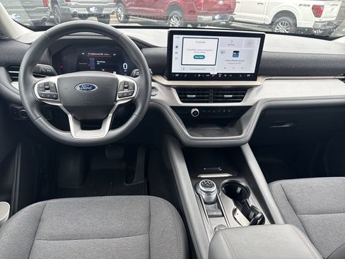 Used 2025 Ford Explorer Active AWD/4WD image 23
