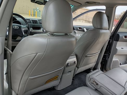 Used 2012 Toyota Highlander FWD image 11