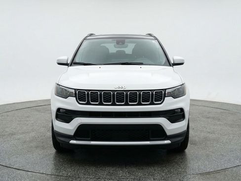 Used 2025 Jeep Compass Limited image 2