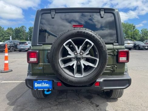 Used 2024 Jeep Wrangler Unlimited w/ Convenience Group AWD/4WD image 3
