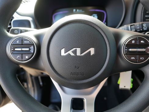 Certified 2025 Kia Soul LX w/ LX Technology Package FWD image 25