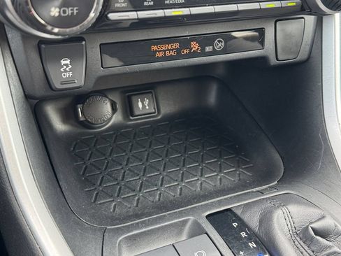 Certified 2019 Toyota RAV4 XLE AWD/4WD image 24