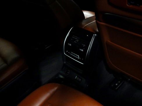 Used 2023 BMW X7 xDrive40i w/ Premium Package image 11