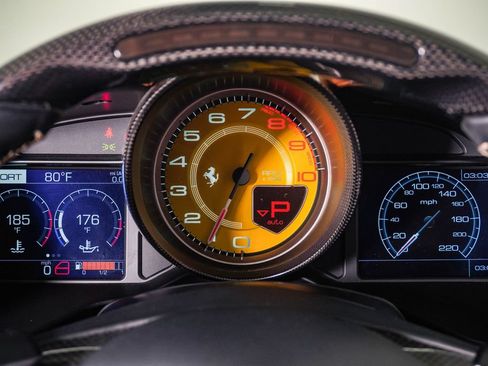 Used 2019 Ferrari Portofino RWD image 27