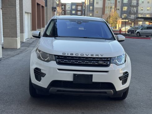 Used 2017 Land Rover Discovery Sport SE image 9