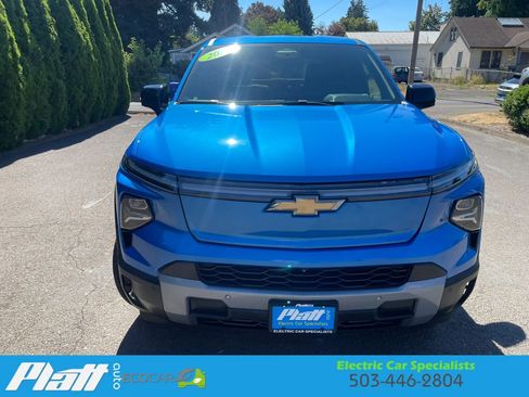 Used 2025 Chevrolet Silverado EV LT AWD/4WD image 17