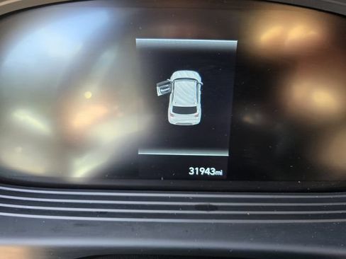 Used 2025 Hyundai Venue SEL FWD image 2