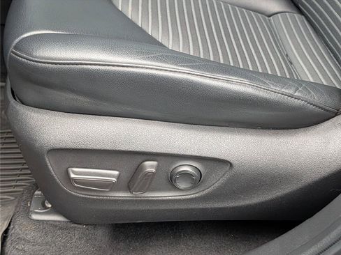 Used 2022 Toyota Highlander XSE AWD/4WD image 11