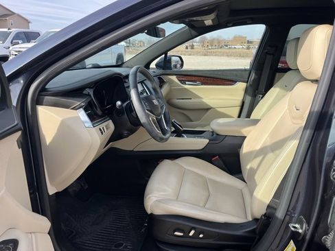 Used 2018 Cadillac XT5 Luxury w/ Driver Awareness Package image 10