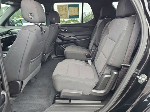 Used 2023 Chevrolet Traverse LT FWD image 17