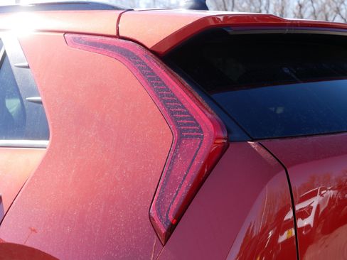 Certified 2023 Kia Niro Wave w/ Wave Preserve Package image 17