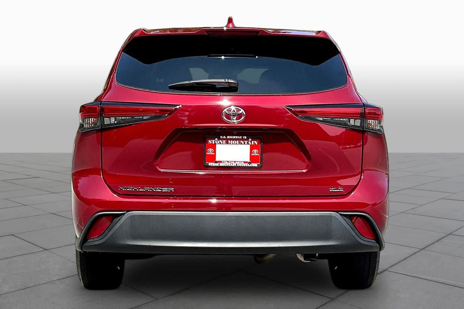 Used 2023 Toyota Highlander XLE FWD image 5