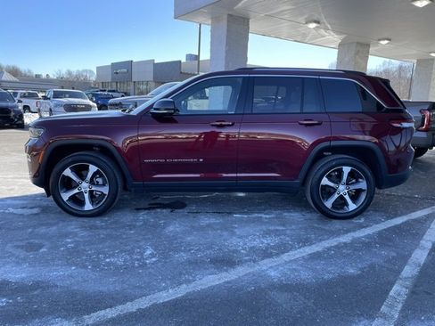 Used 2023 Jeep Grand Cherokee Limited w/ Luxury Tech Group II image 8