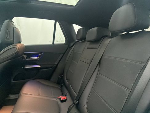 Used 2026 Mercedes-Benz GLC 300 image 19