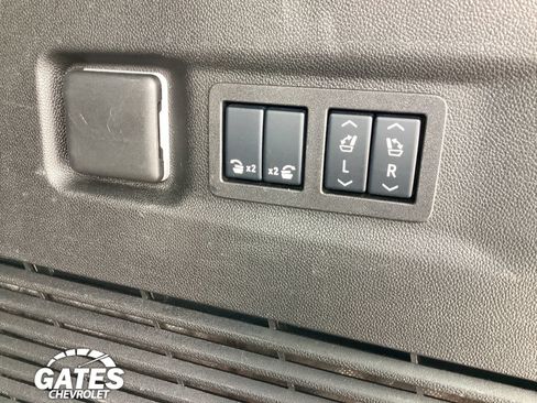 Used 2025 GMC Yukon XL Denali AWD/4WD image 13