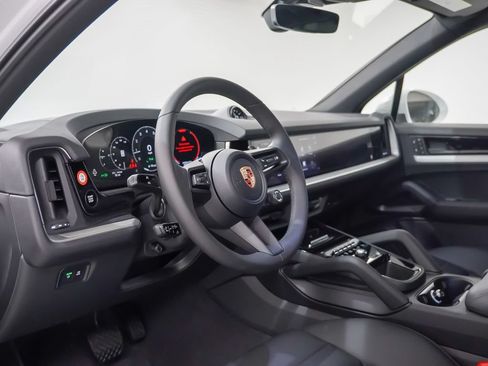 Certified 2026 Porsche Cayenne E-Hybrid AWD/4WD image 4
