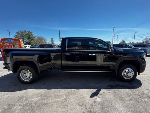 Used 2025 GMC Sierra 3500 Denali AWD/4WD image 7