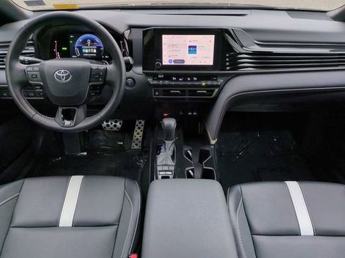 Used 2025 Toyota Camry SE image 14