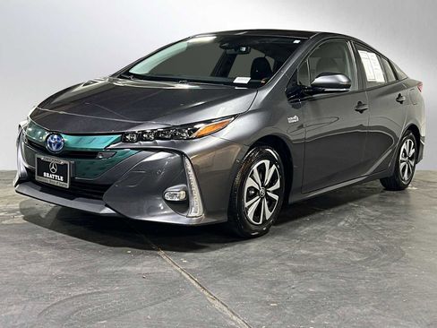 Used 2017 Toyota Prius Prime Premium image 7