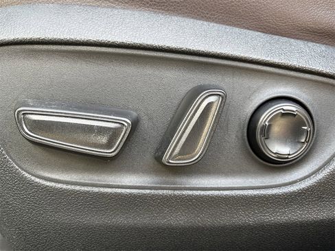 Used 2021 Toyota Sienna Platinum image 24