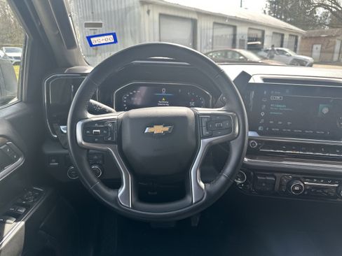 Used 2025 Chevrolet Silverado 1500 LT RWD image 23