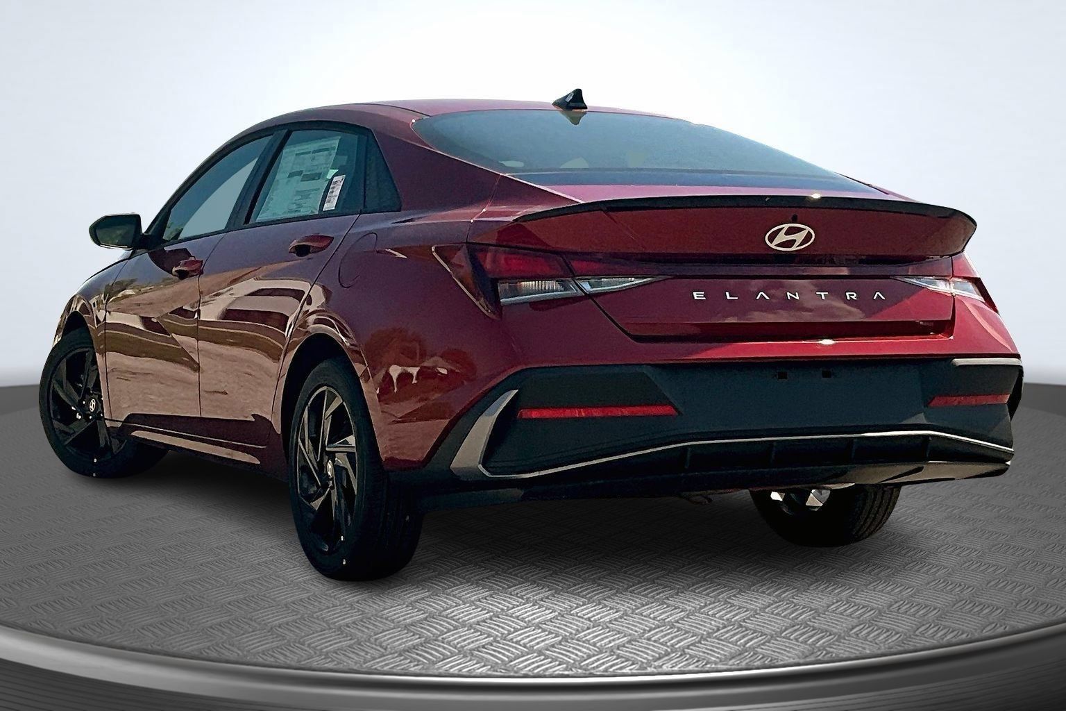 Used 2026 Hyundai Elantra SEL Sport Premium w/ Cargo Package FWD image 4