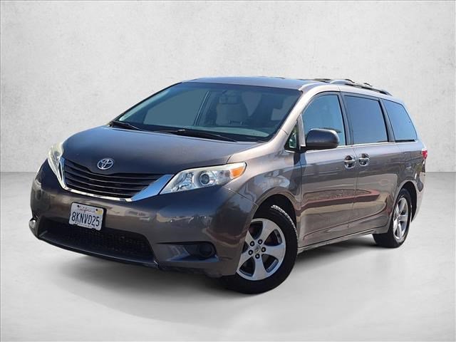 Used 2017 Toyota Sienna LE FWD image 1