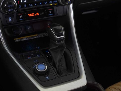 Used 2019 Toyota RAV4 Limited AWD/4WD image 20