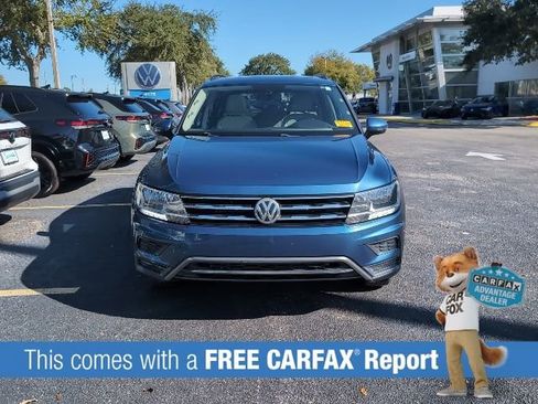 Used 2018 Volkswagen Tiguan SE w/ Panoramic Sunroof Package image 2
