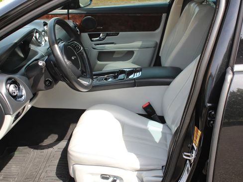 Used 2013 Jaguar XJ AWD image 10