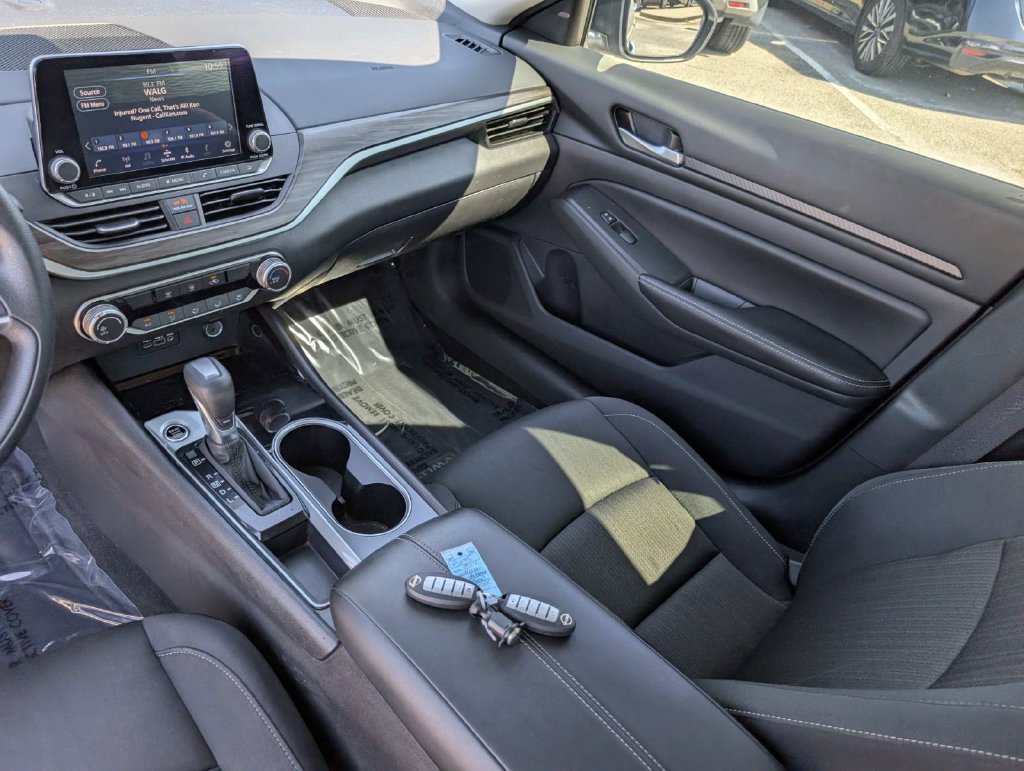 Used 2024 Nissan Altima 2.5 SV FWD image 18