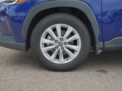 Used 2022 Toyota Corolla Cross LE w/ Moonroof Package FWD image 11