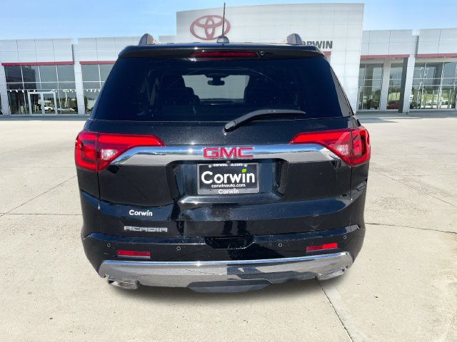 Used 2017 GMC Acadia Denali w/ Technology Package FWD image 4