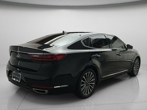 Used 2017 Kia Cadenza Premium FWD image 6