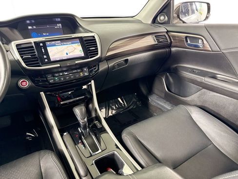 Used 2017 Honda Accord Touring image 28
