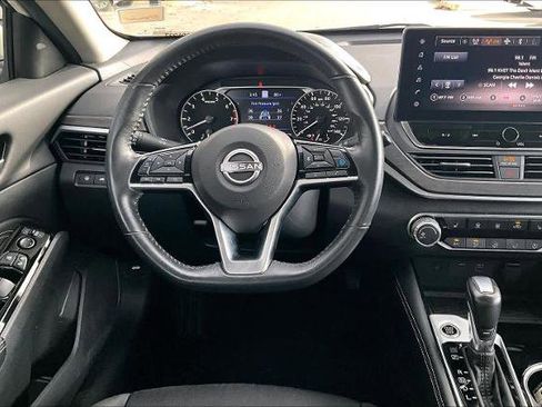 Certified 2023 Nissan Altima 2.5 SV w/ SV Premium Package image 6