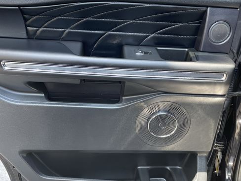 Used 2019 Ford Expedition Platinum RWD image 17