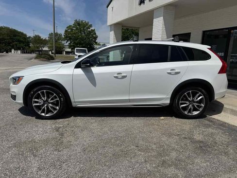 Used 2018 Volvo V60 T5 Cross Country AWD/4WD image 45