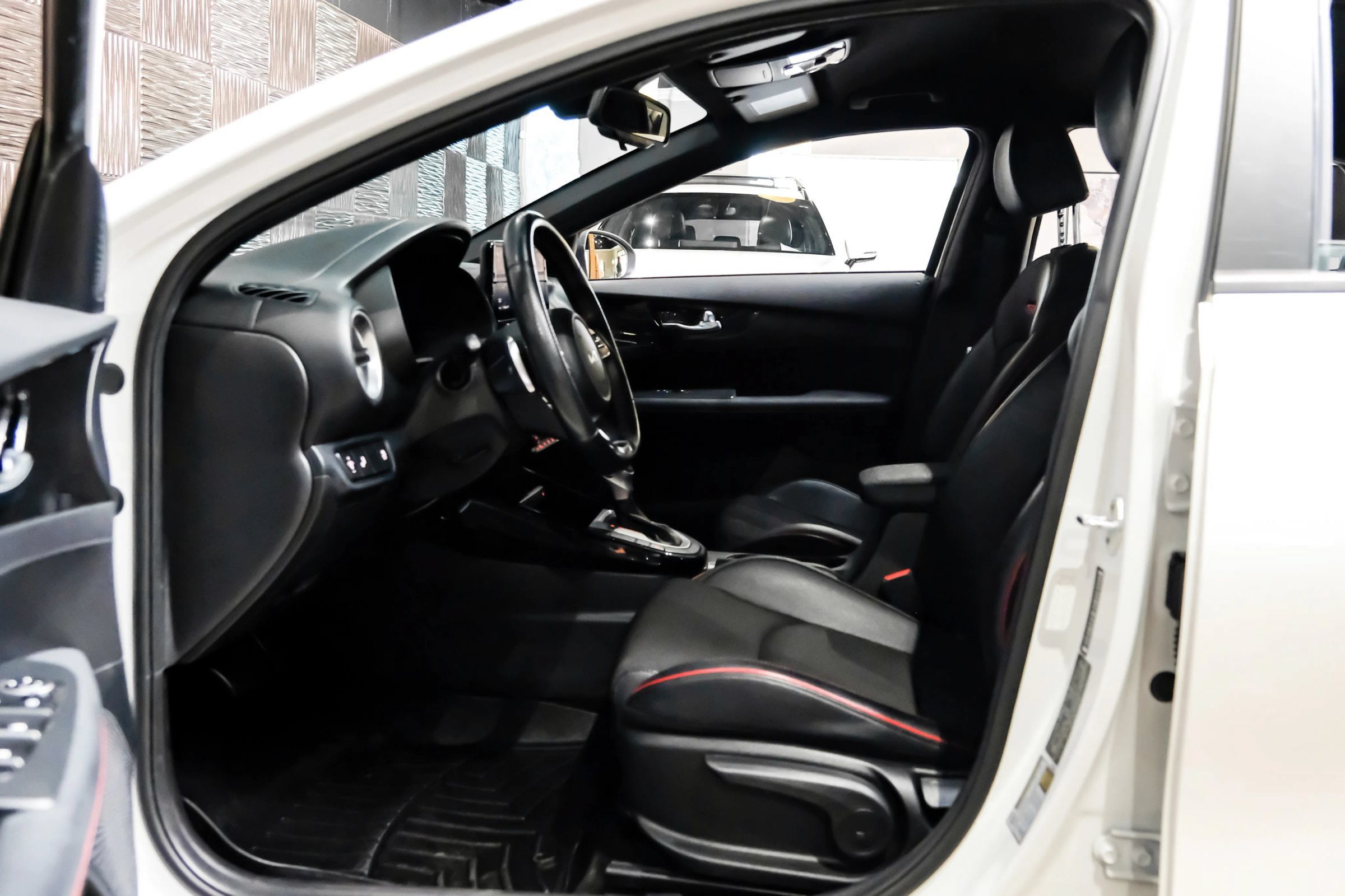 Used 2022 Kia Forte GT FWD image 4