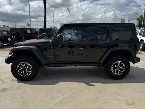 Used 2024 Jeep Wrangler Unlimited Rubicon AWD/4WD image 7