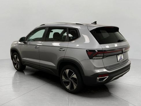 Used 2025 Volkswagen Taos SE AWD/4WD image 7