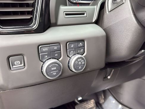 Used 2025 GMC Sierra 2500 AT4 image 27