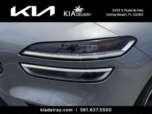 Used 2022 Genesis G70 2.0T w/ Prestige Package RWD image 6