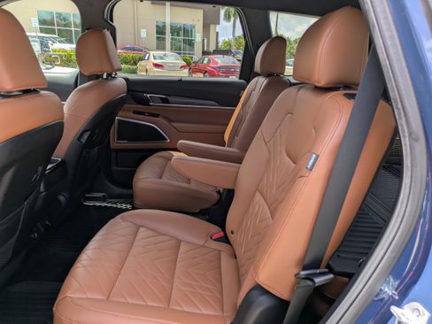 Used 2023 Kia Telluride EX X-Line AWD/4WD image 13