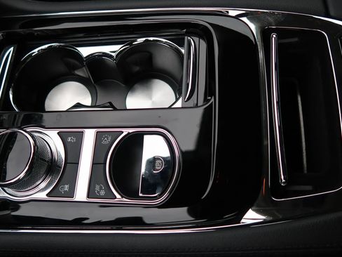 Used 2019 Jaguar XJ R-Sport image 30