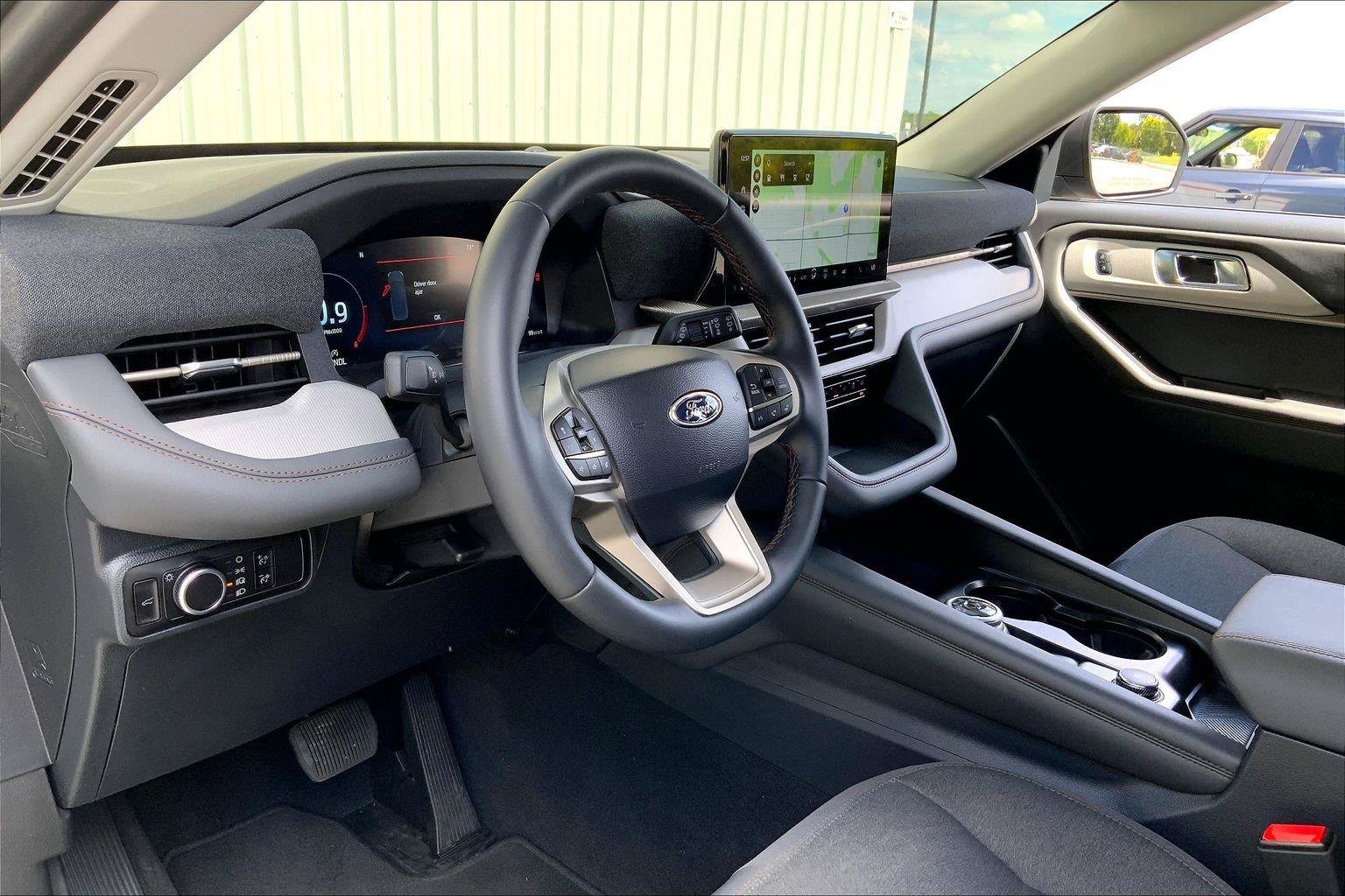 Used 2026 Ford Explorer Active AWD/4WD image 13