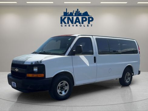 Used 2006 Chevrolet Express 1500 Passenger RWD image 1