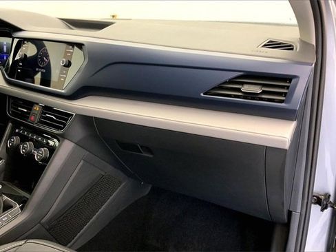 Used 2024 Volkswagen Taos SE image 16