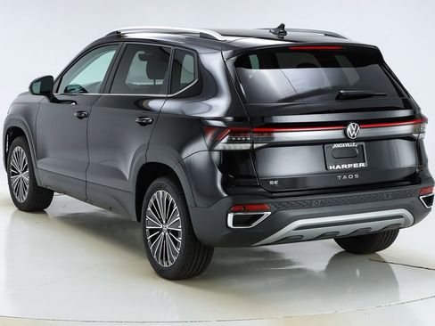 New 2026 Volkswagen Taos SE FWD image 44