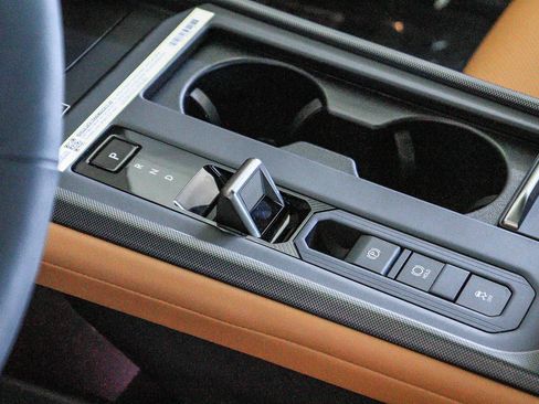 New 2026 Lexus ES 500e AWD/4WD image 18